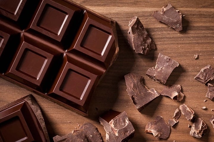 Muitos tipos: O chocolate escuro, que precisa ter pelo menos 35% de sólidos de cacau, é considerado o mais saudável. Se a porcentagem de cacau chegar a 70%, os benefícios para a saúde aumentam, como a redução do risco de doenças cardíacas. Reprodução: Flipar
