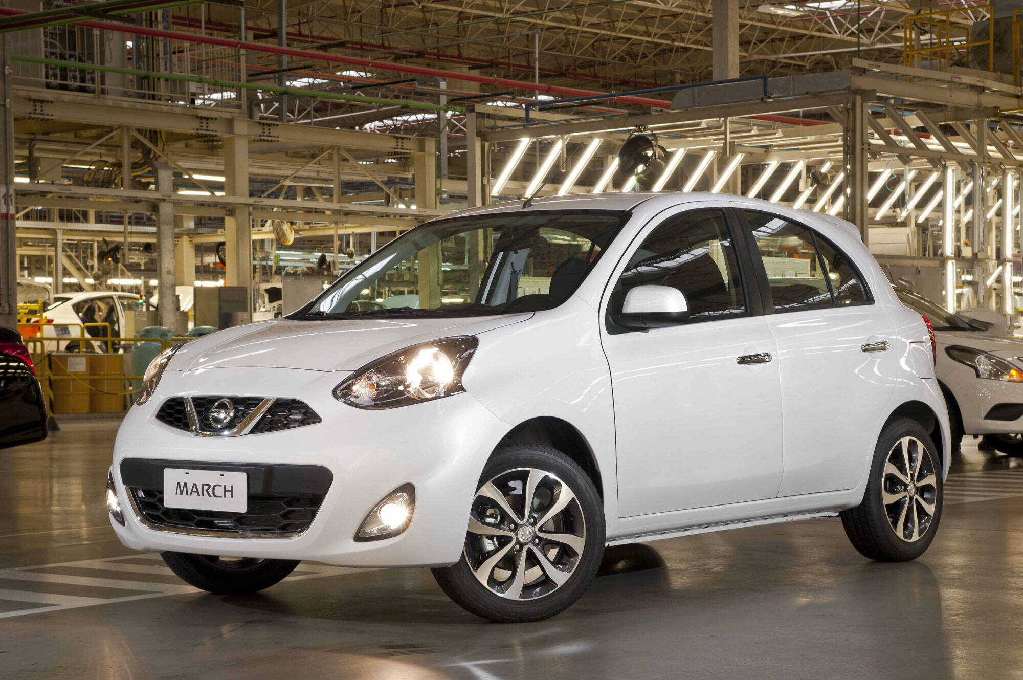 Nissan March e Versa CVT. Foto: Divulgação/Nissan