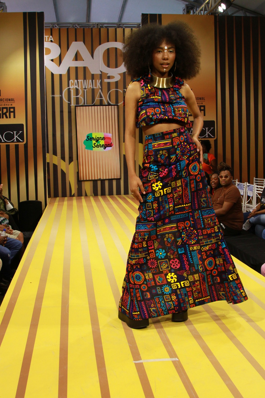 Desfile realizado pela Models Black apresenta looks que exaltam a cultura afro. Foto: Fotos: Joh Silva e Pedro Coelho