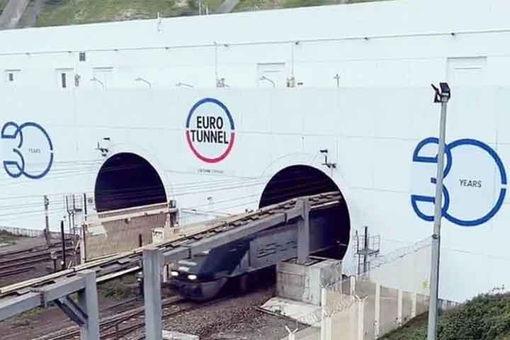 Em 1984, foi apresentada proposta conjunta dos governos britânico e francês para que o túnel fosse construído com investimentos privados. Em 20 de janeiro de 1986 o nome da proposta vencedora foi anunciado.
 Reprodução: Flipar
