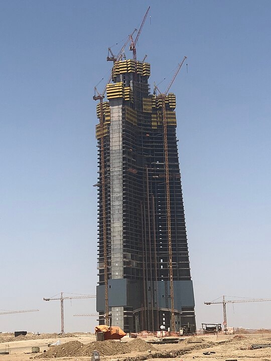 Arranha-céus chamam atenção pelo mundo e intrigam pelo desafio arquitetônico de dar suporte e segurança a construções tão gigantescas. A Arábia Saudita está construindo o edifício que será o mais alto do planeta, alcançando a marca de 1 km de altura.  Reprodução: Flipar