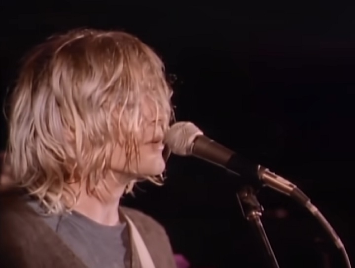 Cobain é considerado um dos maiores letristas e vocalistas de todos os tempos, e sua influência pode ser vista em diversas bandas e artistas contemporâneos. E não só rockeiros. Reprodução: Flipar