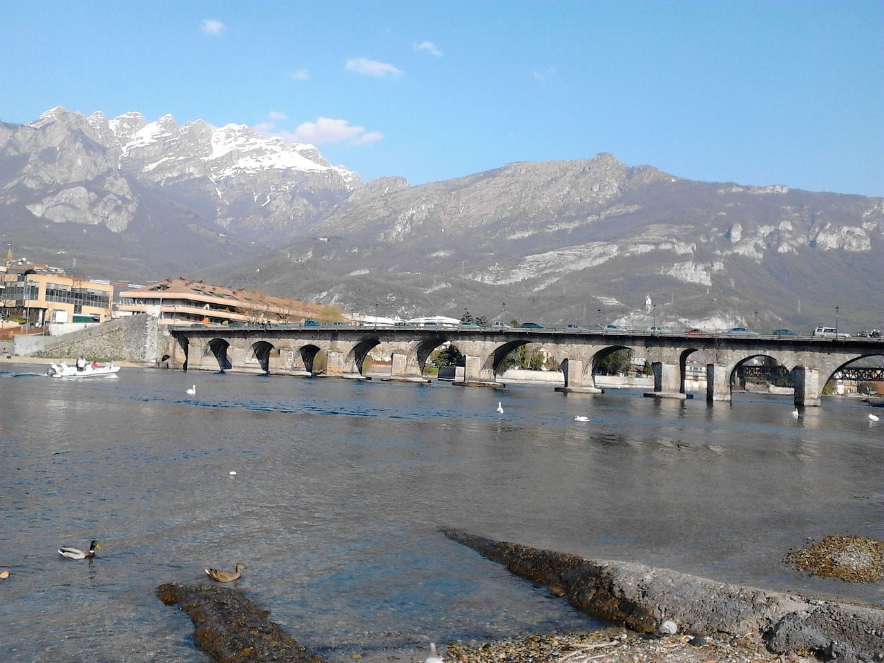 Ponte Azzone Visconti, localizada na comuna de Lecco, na Itália Reprodução/Brianza2008
