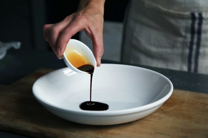 A votação é realizada por uma rede de mais de 500 especialistas em gastronomia de 63 países. Cada jurado distribui pontos de 100 a 1.000 para seus dez chefs preferidos, sendo necessário incluir pelo menos três profissionais de seu próprio país. Reprodução: Flipar