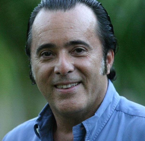 Ao longo de sua carreira, Tony Ramos se destacou como um dos mais versáteis e respeitados atores do Brasil, com uma trajetória extensa e variada na televisão, cinema e teatro. Relembre a trajetória dele! Reprodução: Flipar