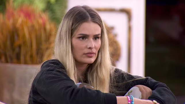 Yasmin Brunet, um dos nomes mais cotados para compor o elenco do Camarote, animou a internet no momento em que foi anunciada. Entretanto, o posicionamento da modelo dentro do programa decepcionou grande parte do público, além da aliança dela com a cantora Wanessa. Com 32% dos votos, a filha de Luiza Brunet é a segunda participante com maior rejeição pelo público do BBB 24. Reprodução / TV Globo