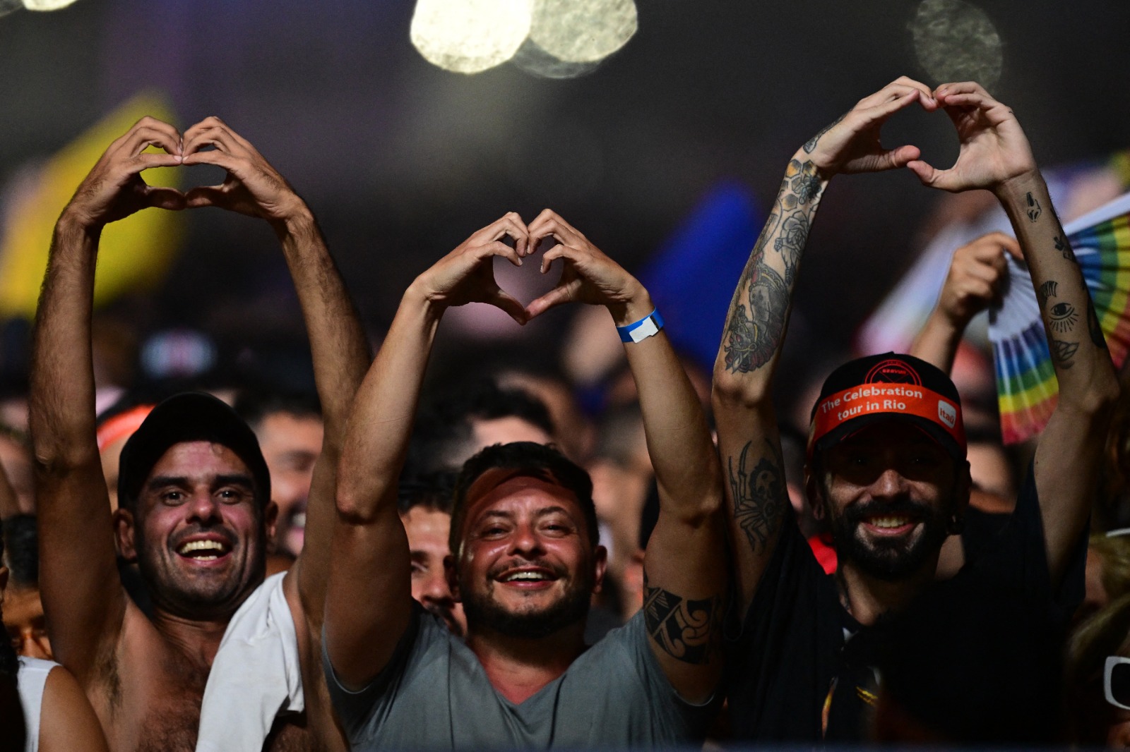 Madonna leva fãs à loucura com performance e homenagens PABLO PORCIUNCULA/AFP
