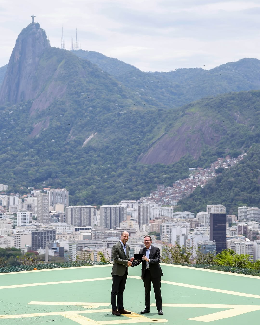 Príncipe William visita o Rio e recebe chaves da cidade de Eduardo Paes. Foto: Instagram