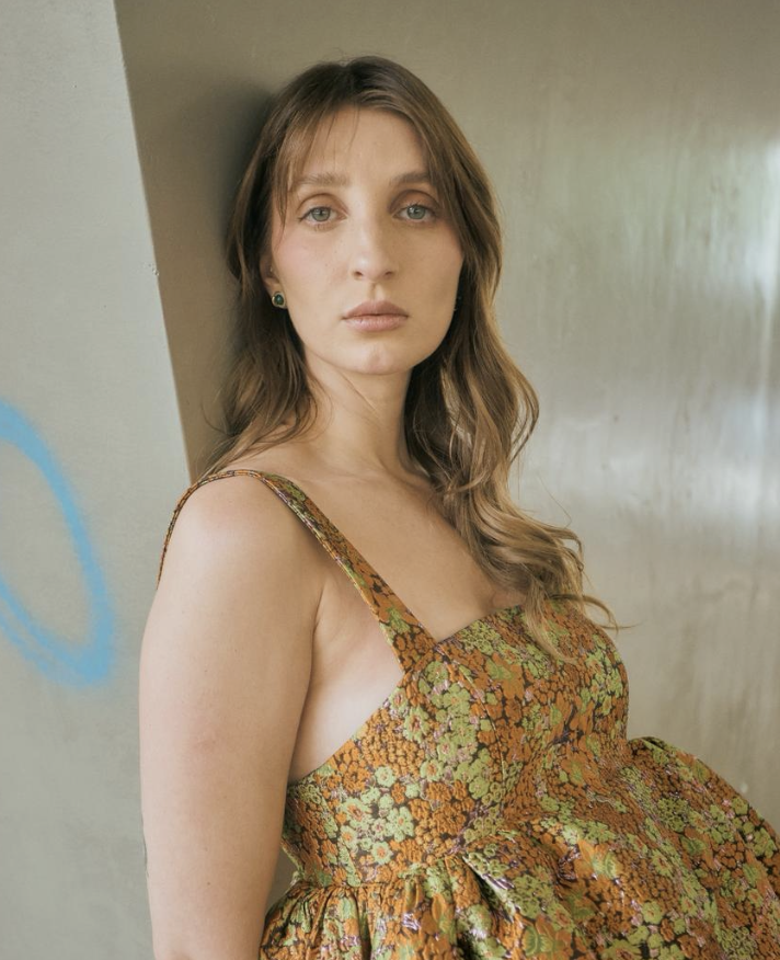 Ela está à frente do Rato Roeu