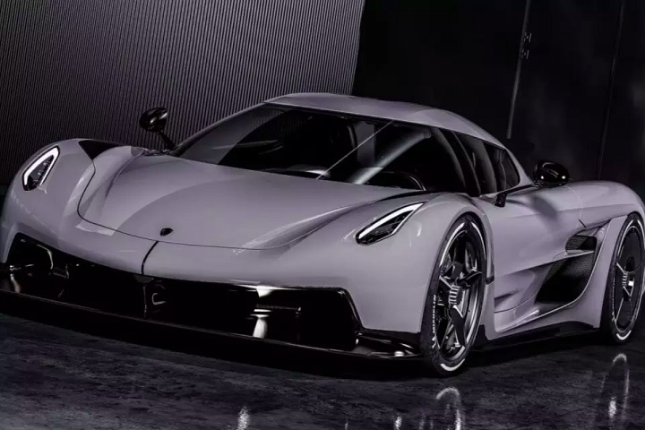 10º) Koeningsegg Jesko Absolut – R$ 18 milhões: Esse é o principal modelo da marca sueca fundada por Christian Koenigsegg. Equipado com um motor V8 de 1.600 cv e uma carroceria leve de fibra de carbono, pesa apenas 1.320 kg.  Reprodução: Flipar