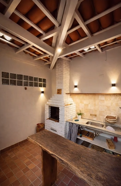 Churrasqueira da mansão de Monique Evans. Foto: Reprodução/ Instagram @pauladukkaimoveis