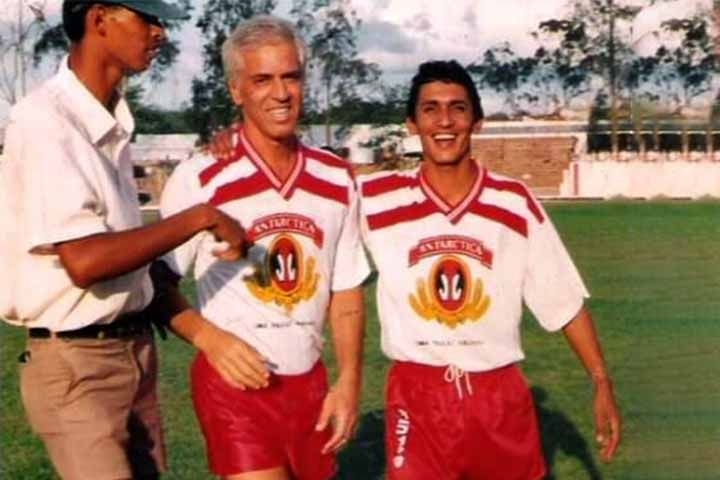 Além da carreira artística, Nuno Leal Maia manteve-se próximo do esporte. Em 1988, no auge de sua popularidade na televisão, tornou-se gestor de futebol do Bangu. O convite surgiu após o sucesso de seu personagem Tony Carrado, em “Mandala”. 
 Reprodução: Flipar