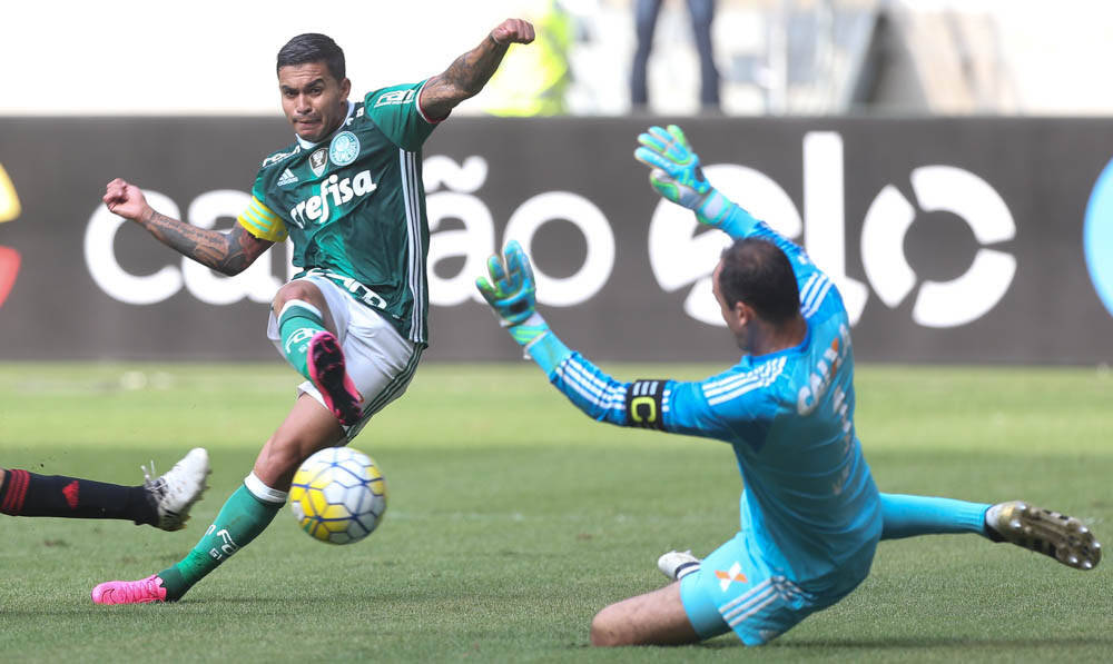 Dudu tira do goleiro Magrão, do Sport, para fazer seu 11º gol no Allianz Parque. Foto: Cesar Greco/Ag.Palmeiras/Divulgação