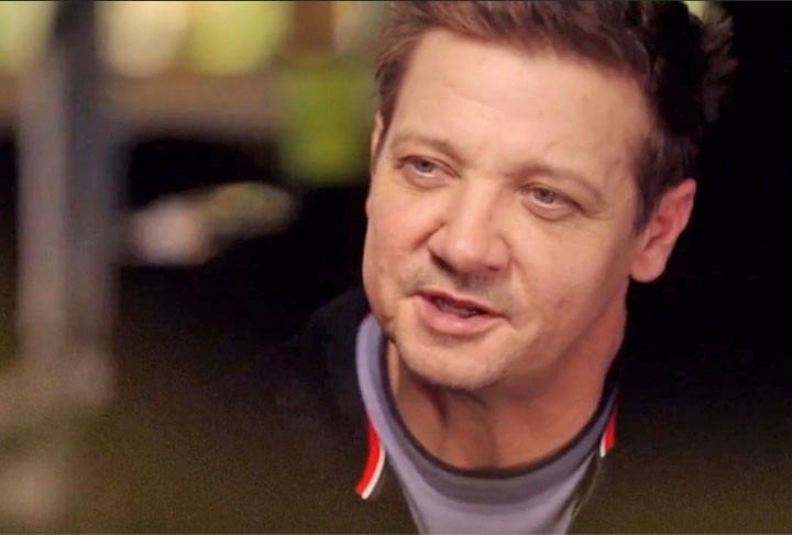 Intérprete do Gavião Arqueiro no Universo Cinematográfico da Marvel (MCU), Jeremy Renner revelou que o salário oferecido foi o motivo para ter recusado o trabalho na segunda temporada da série da Disney  sobre o personagem. 
 Reprodução: Flipar