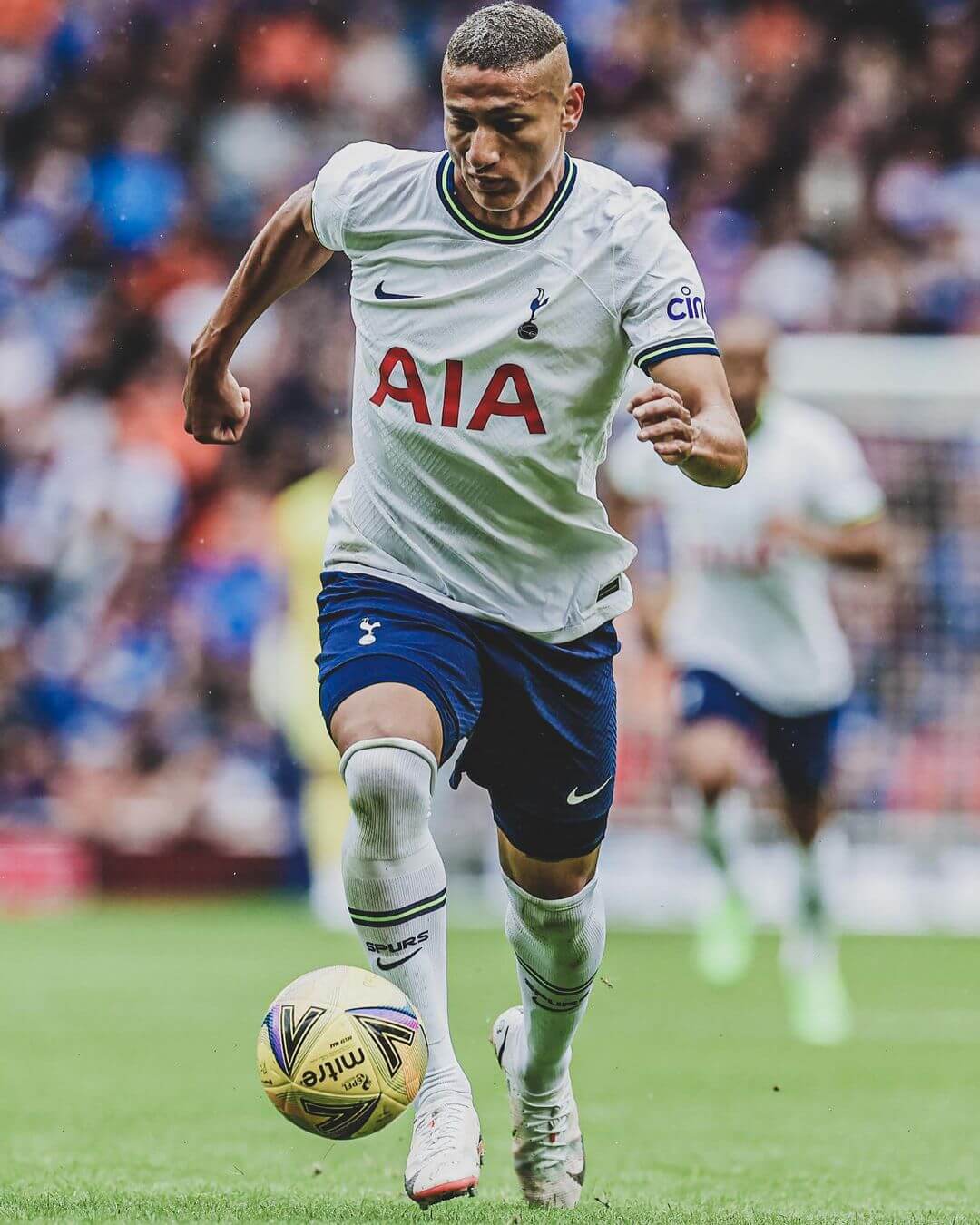 Richarlison sofre nova lesão e sai de campo chorando em jogo do Tottenham