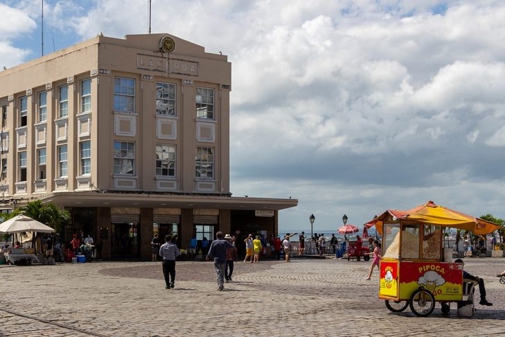 Aos poucos o elevador foi se tornando uma atração turística popular e atualmente é usado por cerca de 900 mil passageiros por mês. Reprodução: Flipar