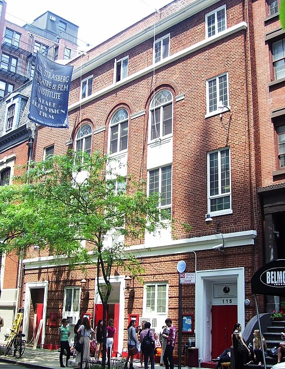 Ele mudou-se para Nova York com o objetivo de ser ator. Na cidade, estudou no prestigiado Lee Strasberg Theatre and Film Institute.
 Reprodução: Flipar