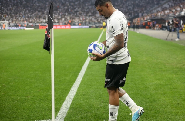 MATHEUS BIDU  - Quando o Corinthians tinha 11 em campo, nos primeiros minutos, buscou o ataque e sofreu um pênalti que a arbitragem não deu . O juiz foi muito criticado pelos corintianos. Depois, passou a jogar mais recuado. NOTA 6,0 - Foto: Rodrigo Coca / Ag. Corinthians