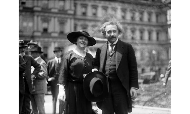 Albert Einstein e Elsa Lowenthal foram um casal de 1919 até a morte dela em 1936. Foto: Reprodução/ pinterest / the pioneer way
