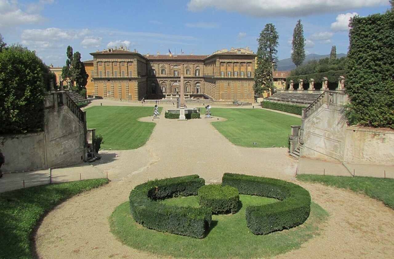 Jardins de Boboli (1550): Localizados atrás do Palazzo Pitti, esses jardins renascentistas são um exemplo de paisagismo da época, com fontes, esculturas e grutas Reprodução: Flipar