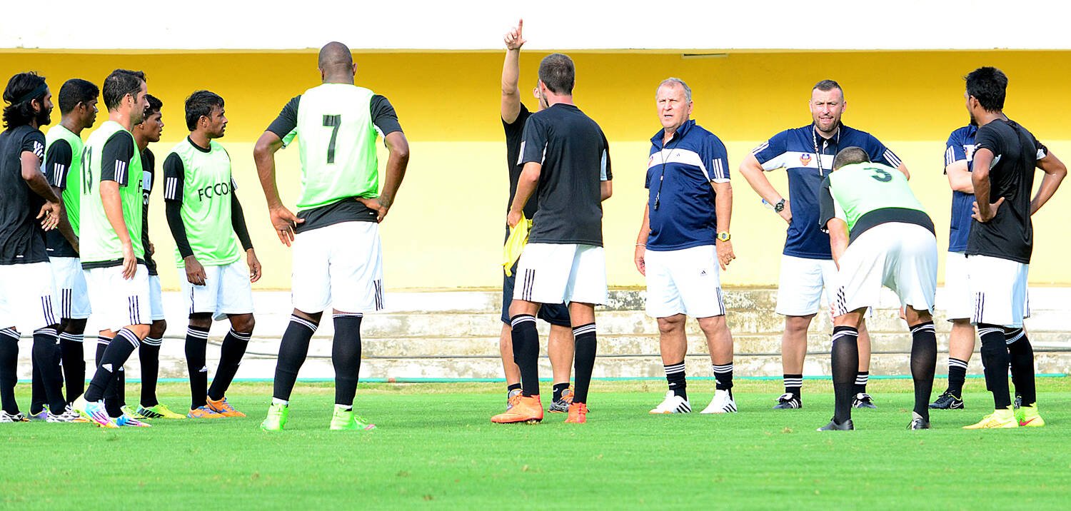 Zico em ação no treinamento do FC Goa, seu time na Superliga Indiana. Foto: DIVULGACAO/REPRODUÇÃO