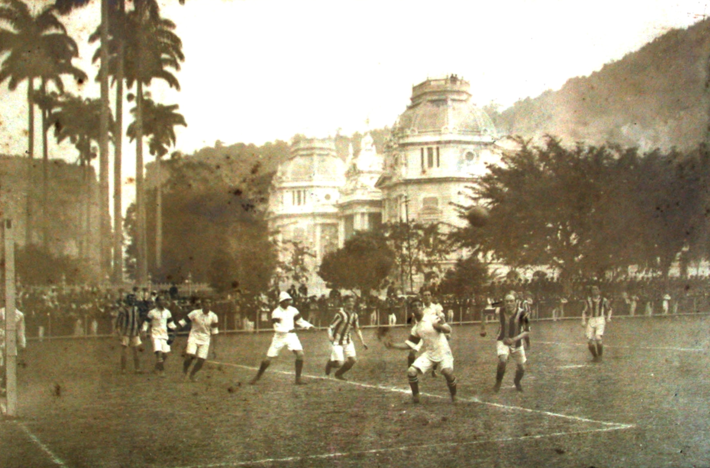 Seleção Brasileira e Exeter City se enfrentam no Campo da Guanabara. Foto: Domíno público