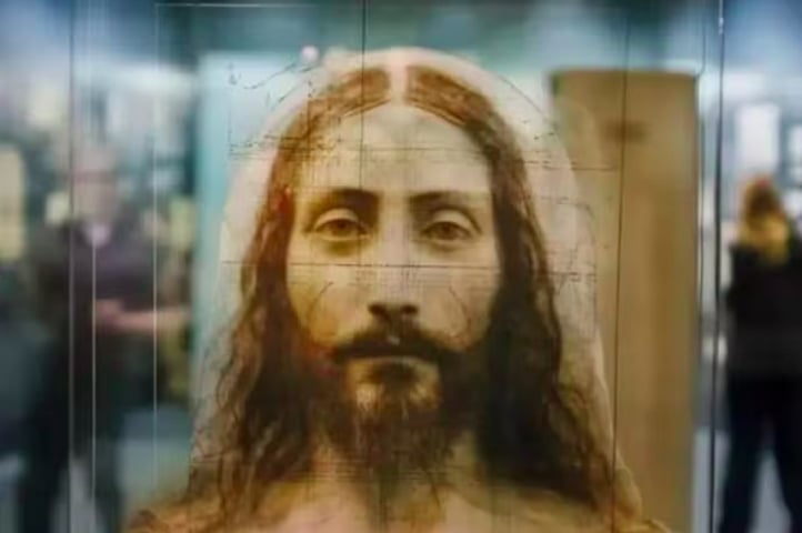 Uma Inteligência Artificial foi usada para criar uma representação do rosto de Jesus Cristo, usando o Santo Sudário. Reprodução: Flipar