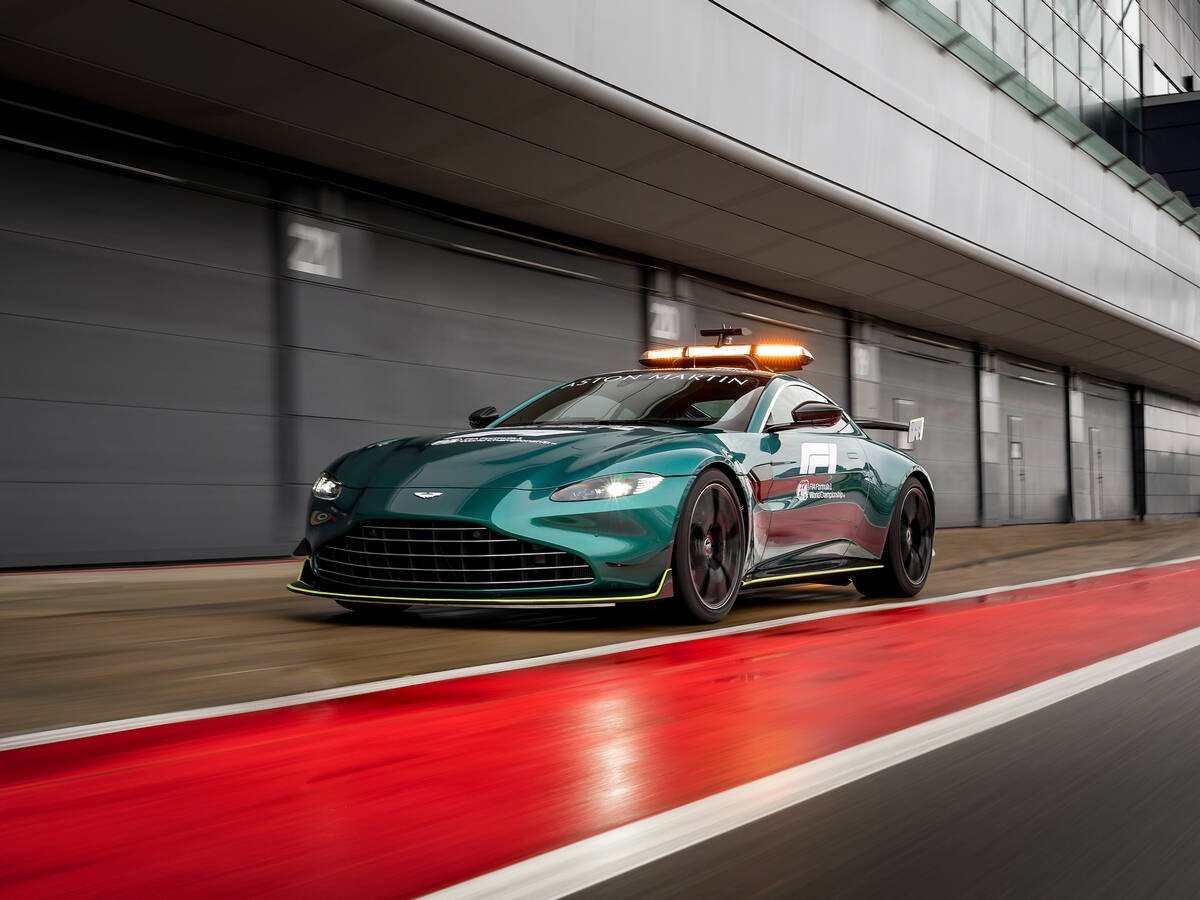 Aston Martin Vantage e DBX na Fórmula 1. Foto: Divulgação