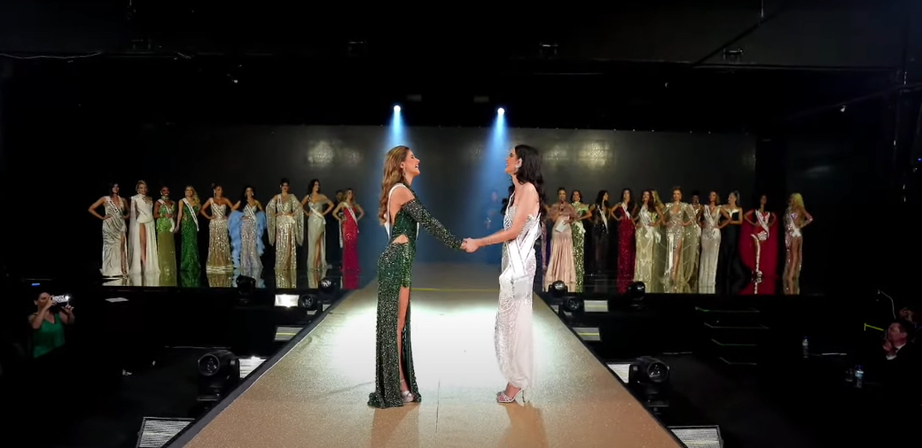 Gabi Lacerda (à direita) venceu a competição. Foto: Reprodução: Youtube/Miss Universe Brasil TV