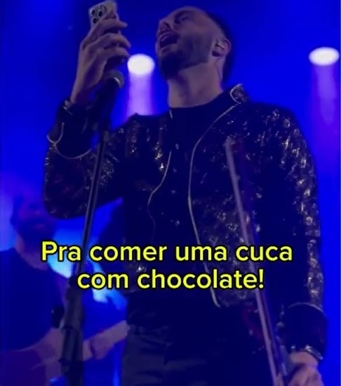 A mãe queria que a visita fosse na hora do show, mas o encontro acabou sendo marcado para o dia seguinte.  Reprodução: Flipar