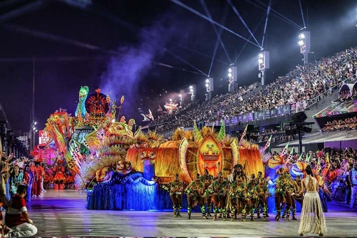 Já a Viradouro é a atual CAMPEÃ do Carnaval do Rio de Janeiro (2024). Além deste título citado, levou também nos anos de 1997 e 2020. Reprodução: Flipar