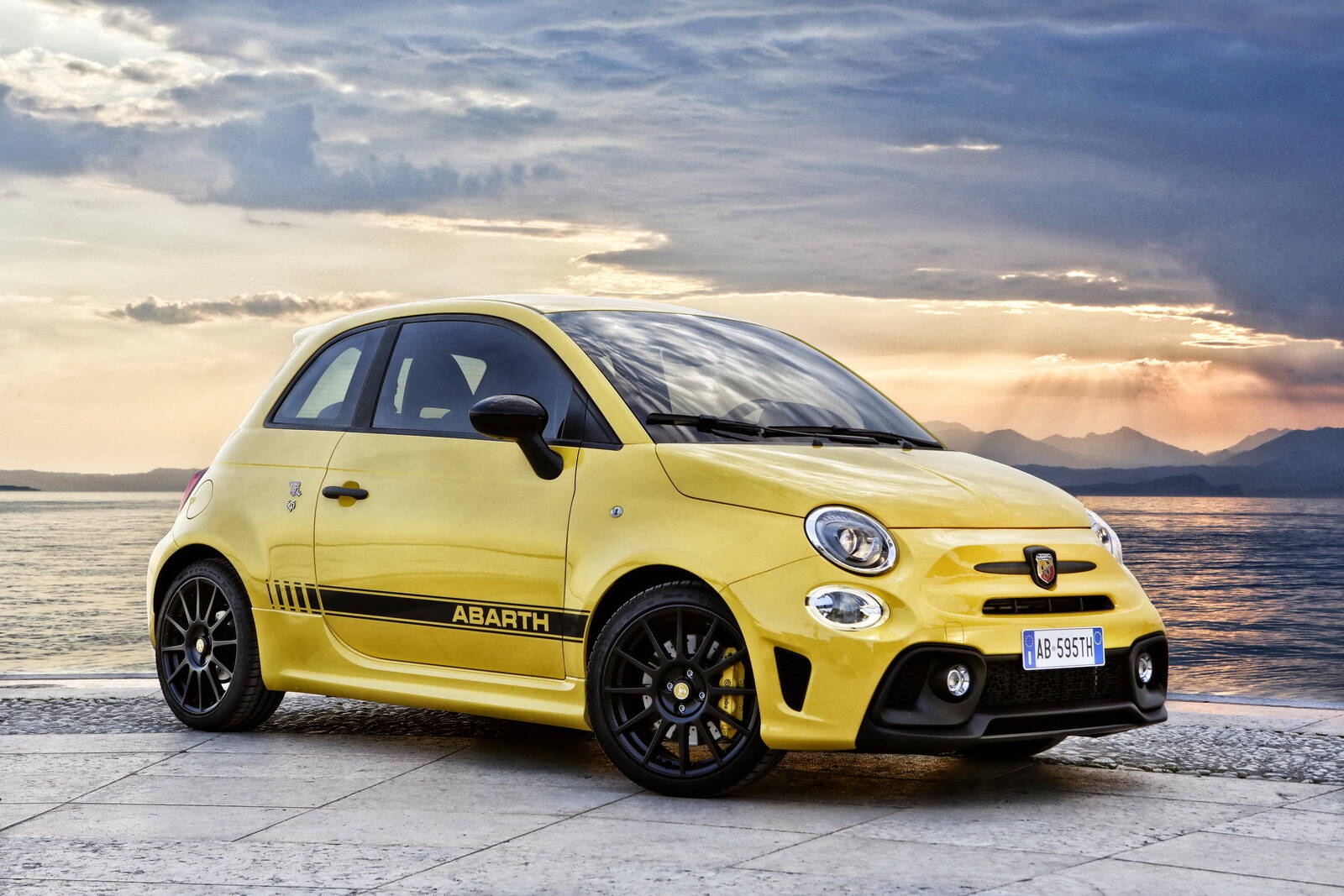 Fiat 500 Abarth 595. Foto: Divulgação