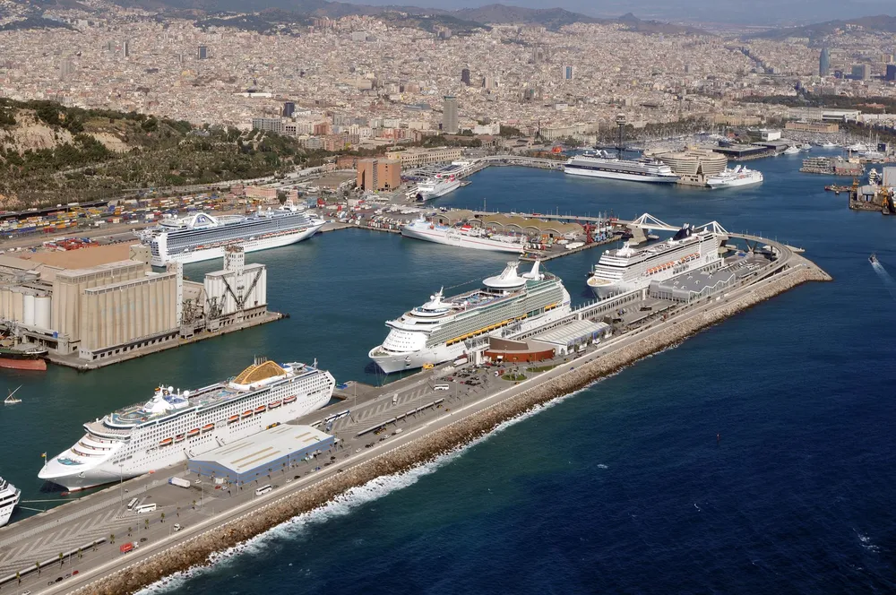 Todos os navios de pequeno e médio porte deverão seguir para o terminal Adossat, que já recebe navios de grande porte  Reprodução/Barcelona Cruise Port