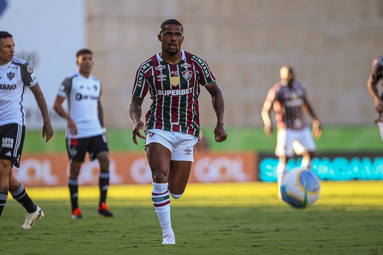 Douglas Costa está de saída do Fluminense Foto: Marcelo Gonçalves/Fluminense