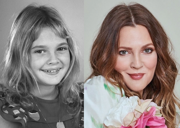 Drew Blythe Barrymore nasceu em 22 de fevereiro de 1975, em Los Angeles, nos Estados Unidos. Filha do ator John Drew Barrymore Jr. e de Ildiko Jaid Barrymore, ela faz parte de uma tradicional família de artistas: seus avós John Barrymore e Dolores Costello, assim como seus bisavós Maurice Barrymore e Georgiana Drew, também foram atores. 
 Reprodução: Flipar