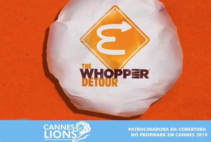  Quem fizesse isso pagaria apenas 1 centavo. pelo hambúrguer. A campanha foi feita quando o Burger King estava lançando um aplicativo de entrega  Reprodução: Flipar