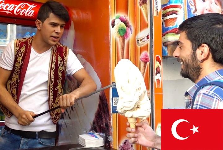 19º lugar - Dondurma (Turquia) - Sorvete consistente feito com leite, açúcar, salepo e mástique. Reprodução: Flipar