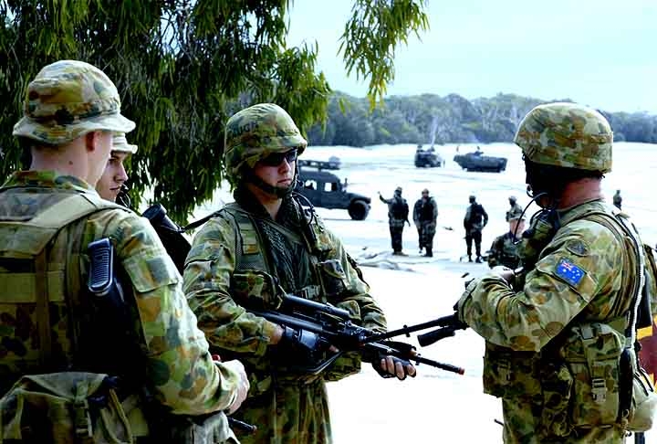 O exército australiano é focado em operações de resposta rápida e cooperação regional. Moderniza constantemente suas capacidades, investindo em tecnologia e formação, com ênfase na segurança marítima e na participação em missões de paz internacionais. Segundo o ranking, consta em 16º, com 0.2515. Reprodução: Flipar