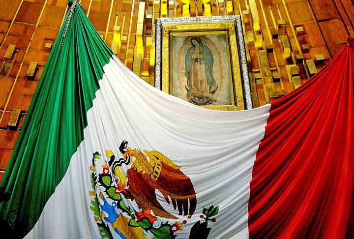 Nossa Senhora de Guadalupe - Este título nasceu das aparições ao indígena Juan Diego e seu tio Juan Bernardino em 1531, período da colonização espanhola no México
 Reprodução: Flipar
