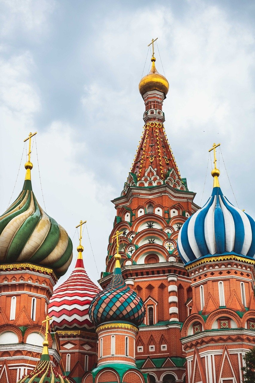 Catedral de São Basílio, (Moscou, Rússia) -Conhecida por suas cúpulas em forma de cebola multicoloridas, a Catedral de São Basílio é um exemplo único de arquitetura russa e símbolo cultural de Moscou. Reprodução: Flipar