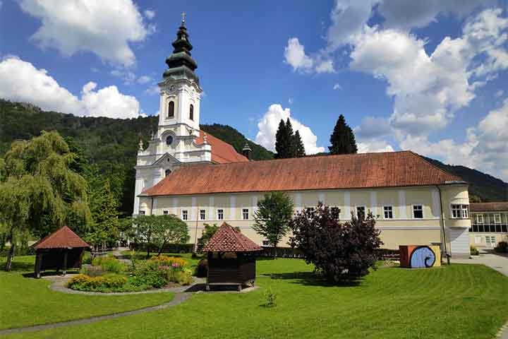 Áustria: Conta com apenas um abadia, a Stift Engelszell. Reprodução: Flipar