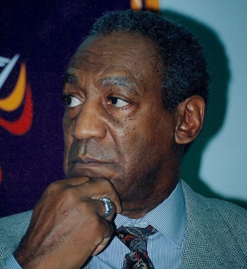 Bill Cosby – Em 2018, o comediante foi condenado a 10 anos de prisão por pelo menos três acusações de assédio. Em 2021, a Suprema Corte da Pensilvânia anulou a sentença por alegar erros na validação das acusações pela promotoria. Reprodução: Flipar