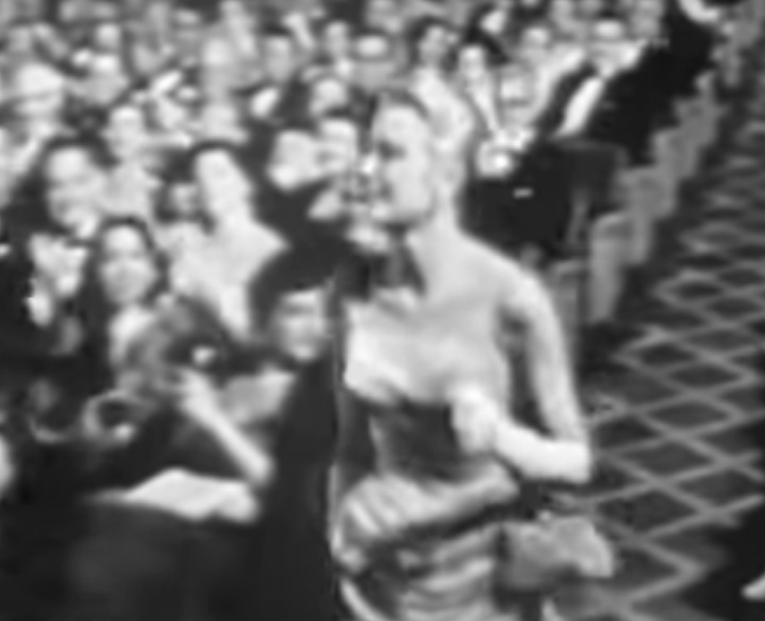 Em 1955, a atriz Grace Kelly marcou ainda mais seu nome na história do cinema ao vencer o Oscar de melhor atriz e por ter derrotado a lendária Judy Garland, que naquele ano concorreu pelo filme Nasce uma Estrela Reprodução: Flipar