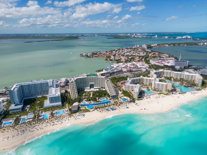 Com uma população de quase 900 mil pessoas, Cancún é uma cidade mexicana situada na Península de Yucatán, na costa do Mar do Caribe. Reprodução: Flipar