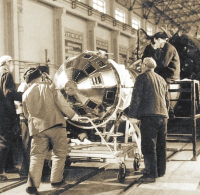 Após a ruptura sino-soviética em 1960, a China continuou a desenvolver sua própria tecnologia espacial, lançando seu primeiro satélite em 1970. Reprodução: Flipar