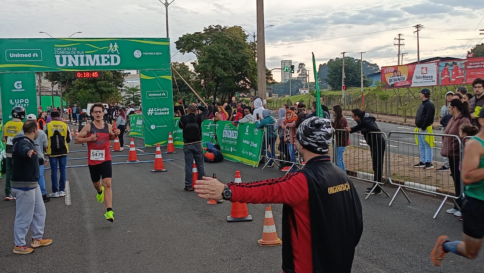 Chegada de corredores da corrida . Foto: Marcia Bessa Martins/iG