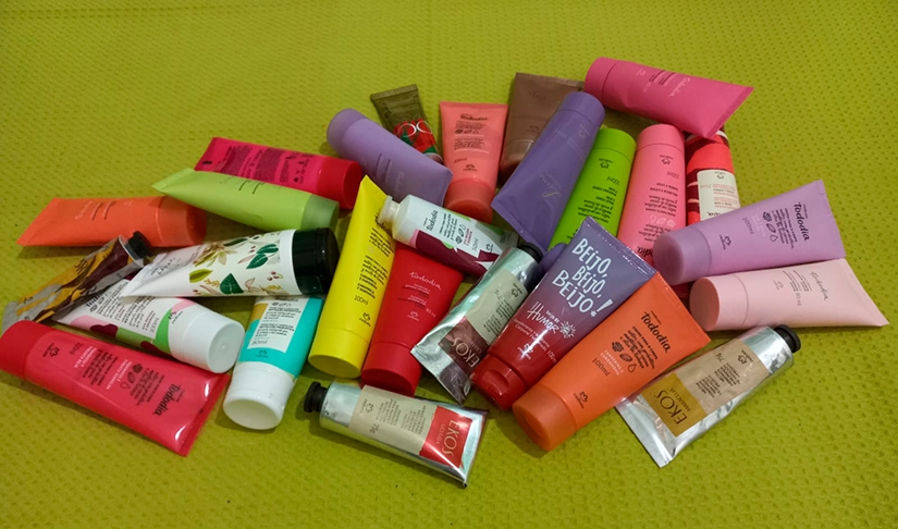 O hidratante corporal deve ser usado, de preferência, após o banho. Hidratantes que repõem ceramidas (lipídios naturais da pele) e ácido hialurônico são indicados. Procure variar as fragrâncias para se sentir estimulada.   Reprodução: Flipar