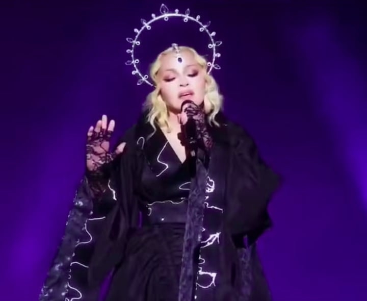 No entanto, também gerou um grande impacto cultural e contribuiu para a consolidação de Madonna como um dos maiores ícones da música pop. Reprodução: Flipar