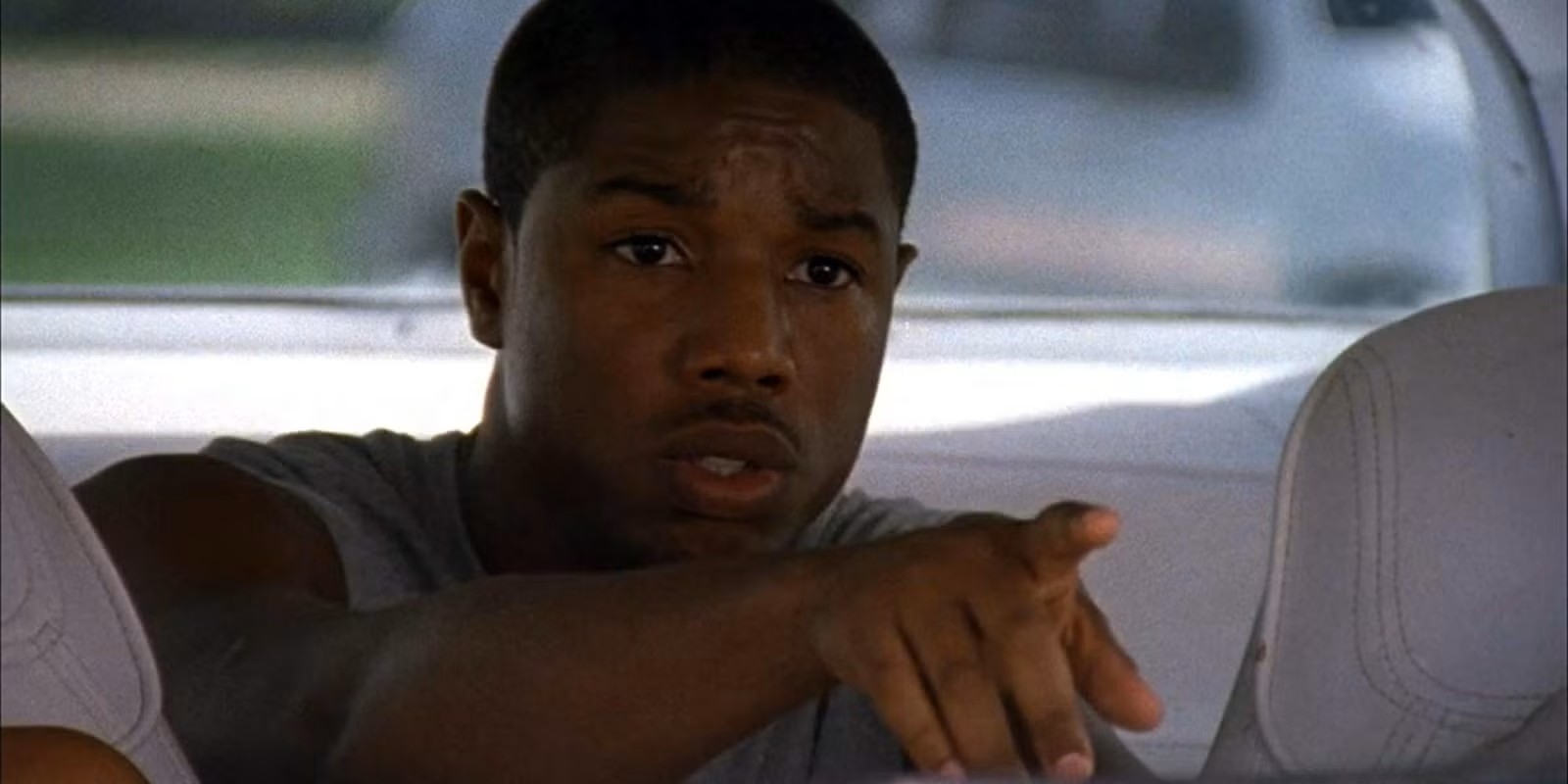 Durante a década, ainda integrou o elenco de diversas produções televisivas, entre elas “CSI: Investigação Criminal”, “Desaparecidos”, “Arquivo Morto”, “Burn Notice: Operação Miami”, “The Assistants” e “Bones”. Reprodução: Flipar