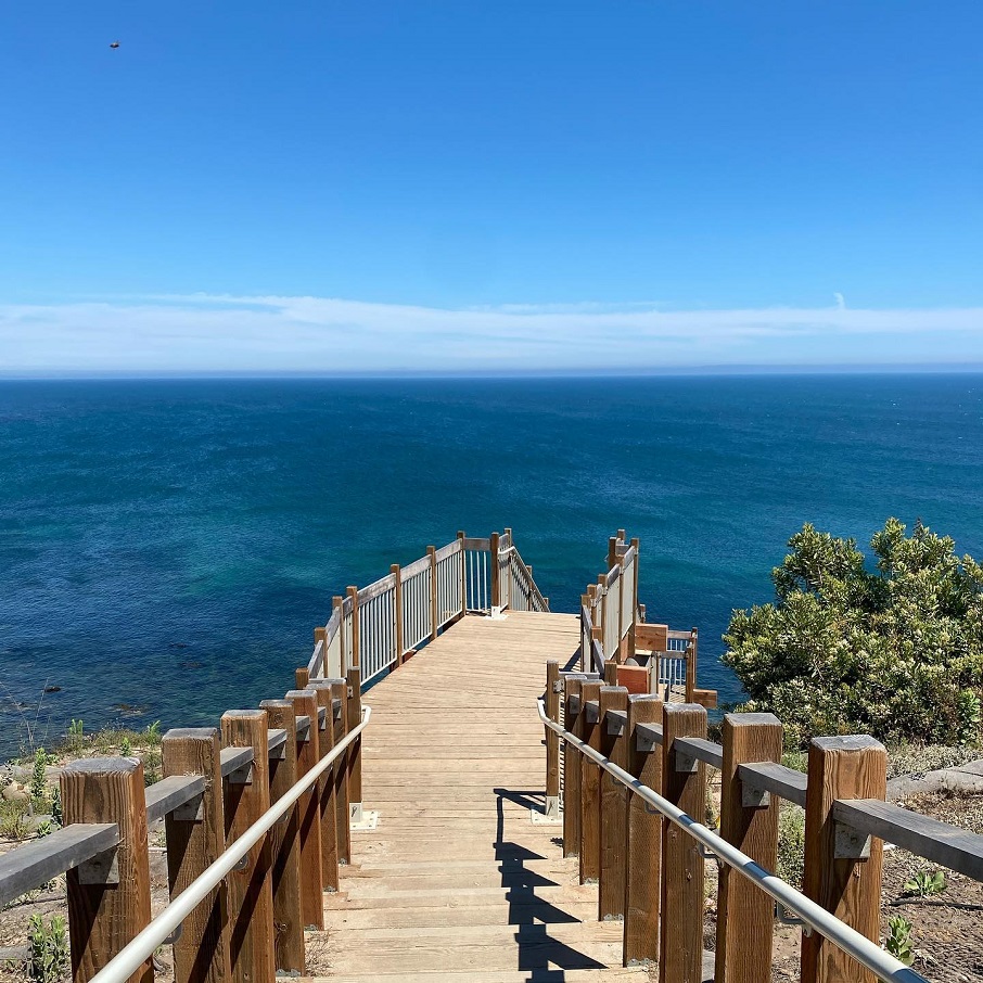 Escada de madeira no Point Dume, em Malibu, na Califórnia (EUA). Foto: Reprodução/Instagram 21.07.2023